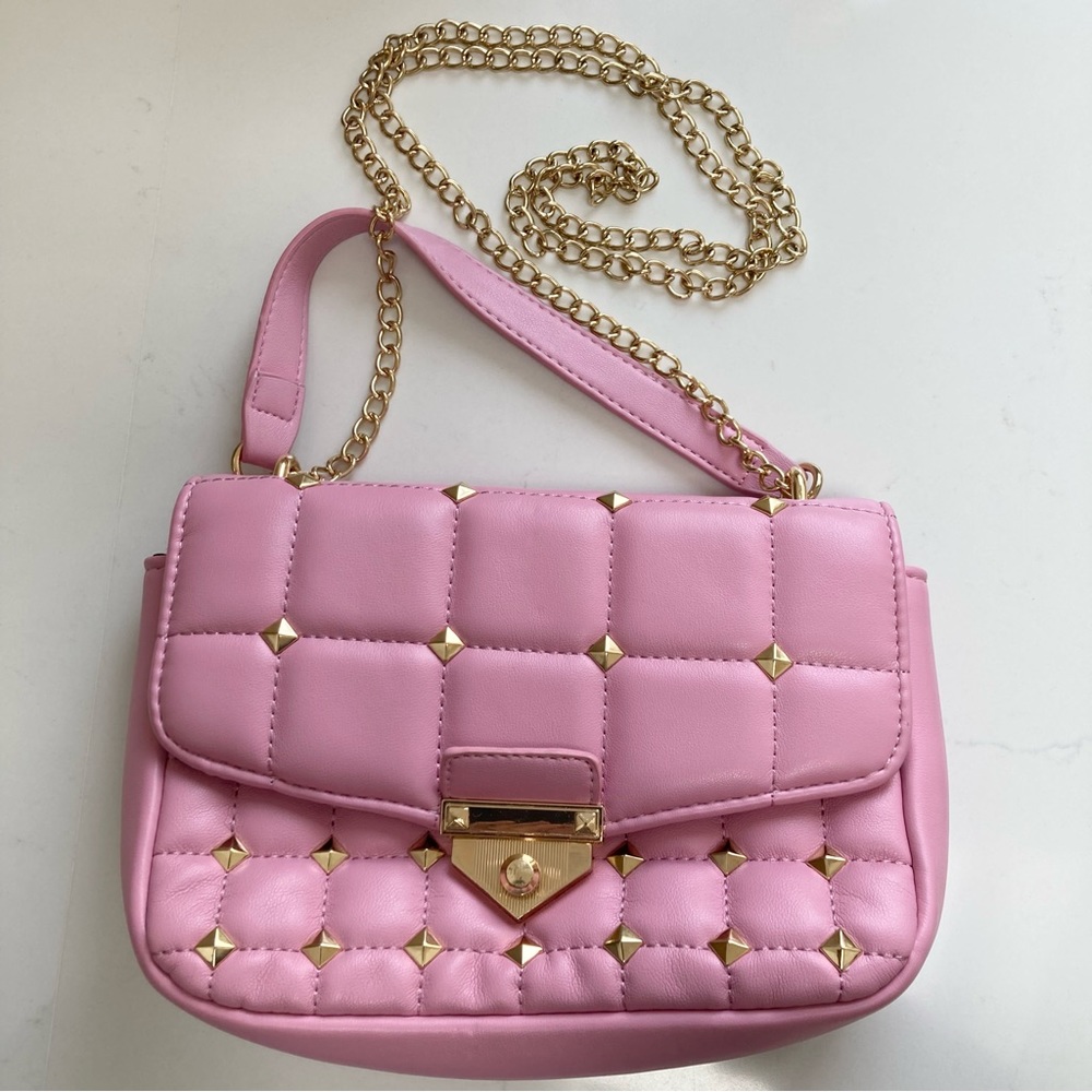 Pink and Gold Fashion Nova Quilted Crossbody Bag with Gold Chain and Gold studs